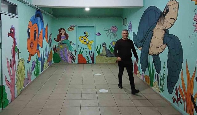 Besni’de öğretmenler okulu sanat galerisine dönüştürdü