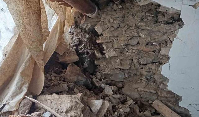 Batman’da heyelan: Kayaların düştüğü ev yıkıldı