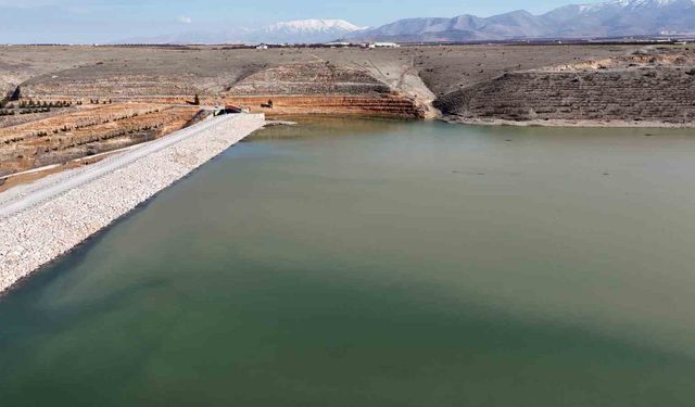 Doluluk oranı maksimum seviyeye ulaşan Sultansuyu Barajı’nda kapak açıldı