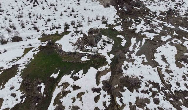Şırnak’ta 3 bin yıllık evler, karların erimesiyle gün yüzüne çıktı