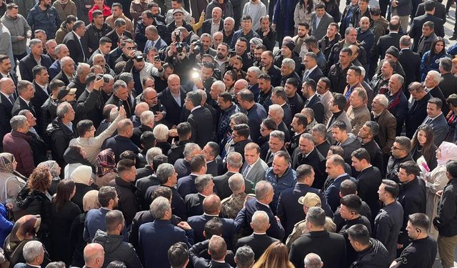 Vali Ali Çelik, Hakkari'den uğurlandı