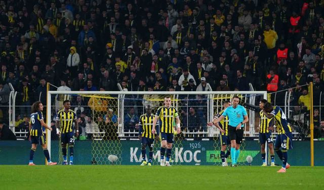 Fenerbahçe evinde farklı yenildi