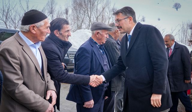 Vali Çelik, Yüksekova'da vatandaşların sorunlarını dinledi