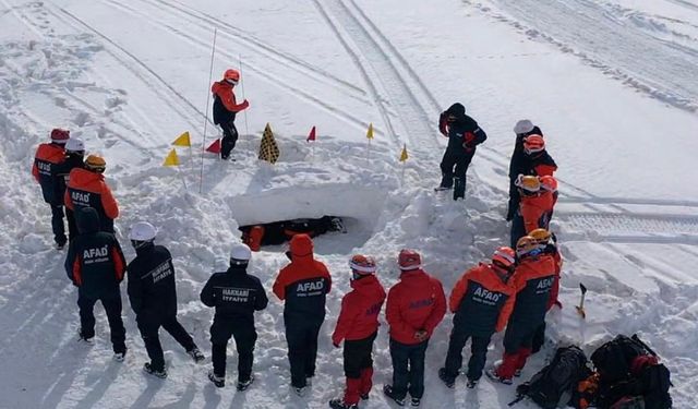 Hakkâri’de Olası Çığlara Karşı Arama Kurtarma Tatbikatı