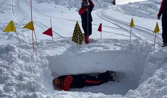 Hakkâri’de Olası Çığlara Karşı Arama Kurtarma Tatbikatı