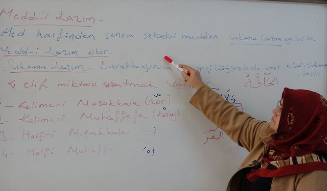 28 Şubat mağduru öğretmen: "Başörtümden dolayı meslekten ihraç edildim"