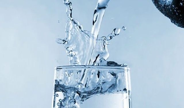 Uzman diyetisyenden iftar ve sahur arasında 2 litre su tüketimi önerisi