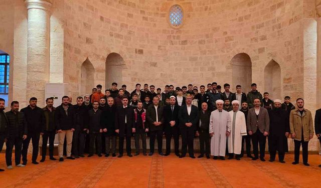 Depremde hasar gören tarihi Selahattin Eyyubi Camii yeniden ibadete açıldı