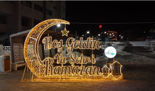 Van’da Ramazan ışıltısı: Kent meydanları görsel şölene dönüştü