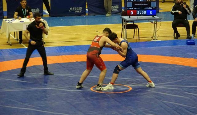 U15 Güreş Grup Müsabakaları Van’da başladı