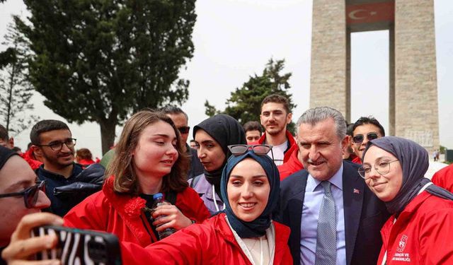 Bakan Bak: "Kadın sporcularımızla gurur duyuyoruz"