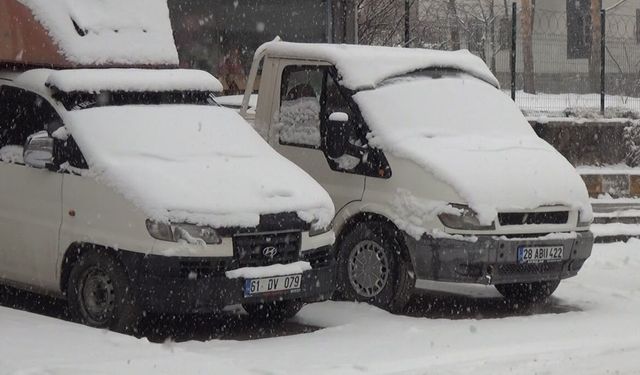 Ahlat’ta mart karı sürprizi: 11 köy yolu ulaşıma kapandı