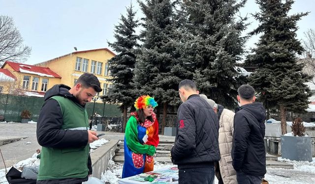 Kars’ta bağımlılıkla mücadele standı açıldı