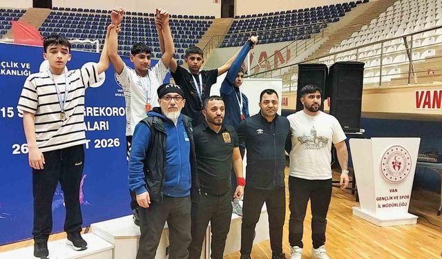 Erzincanlı güreşçilerden bölge şampiyonasında başarı