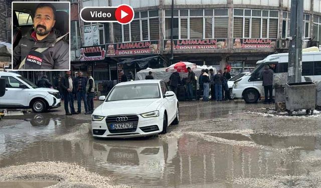 Yüksekovada vatandaşlar oluşan çukurlara tepkili :”Bu yolları hak etmiyoruz”