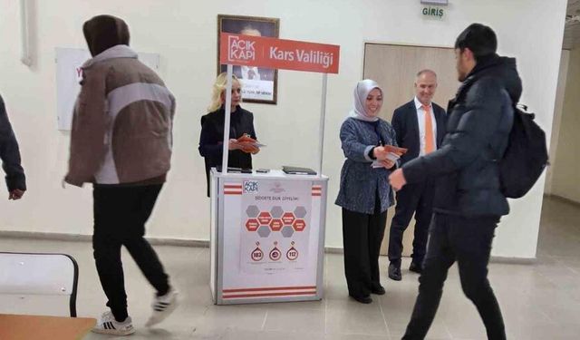Kars’ta "Açık Kapı"dan üniversite öğrencilerine yakın temas
