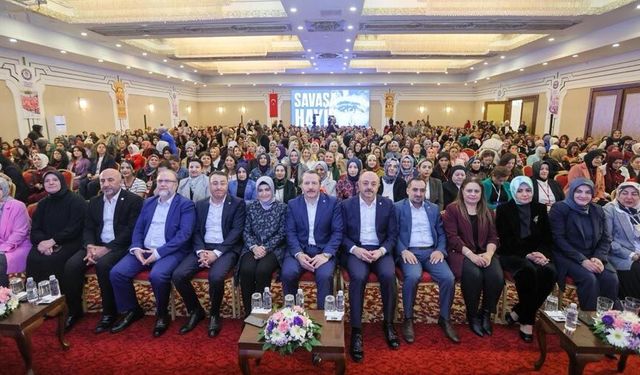 Eğitim-Bir-Sen’li 1000 sendikacı kadın lider, Türkiye buluşmasında bir araya geldi