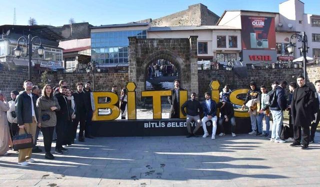 Bitlis’teki yabancı öğrenciler tarihi mekanları gezdi