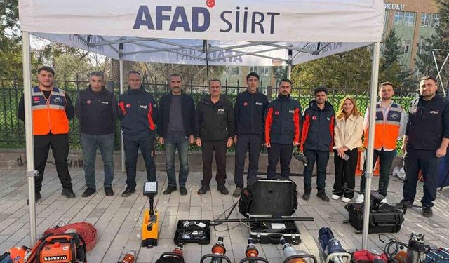 Siirt’te AFAD ekipleri Deprem Haftası’nda vatandaşları bilgilendirdi