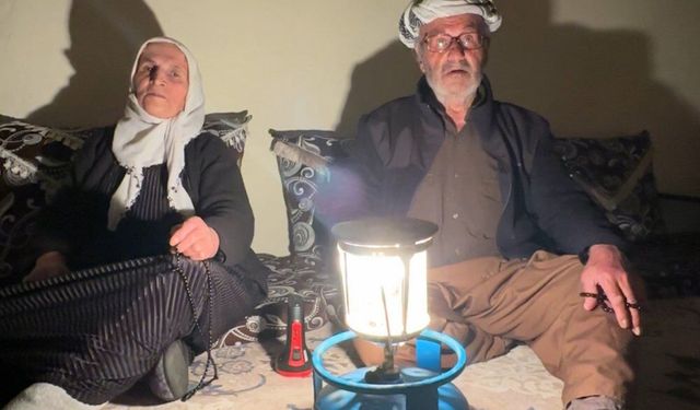 Yüksekova’da Löküz Işığında Hayat: Yaşlı Çift Elektriksiz Kaldı