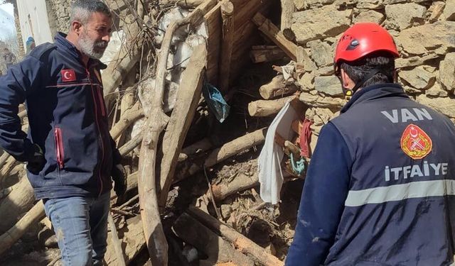 Çatak’ta ahır çöktü: 50 kuzu göçük altında kaldı