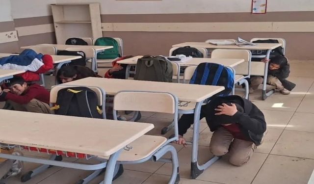 Şırnak’ta ilkokul öğrencilerine AFAD’dan hayat kurtaran afet eğitimi