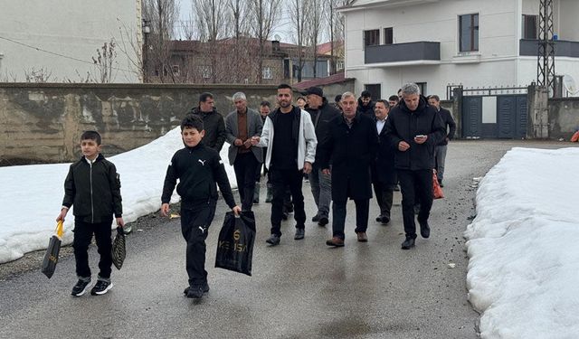 Yüksekova’da Asırlık Bayramlaşma Geleneği Sürüyor