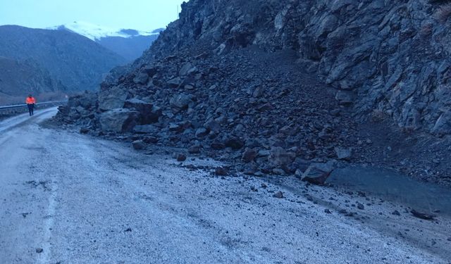 Yüksekova-Hakkari Yolunda Araç Kuyrukları Oluştu: Yol Ne Zaman Açılacak?