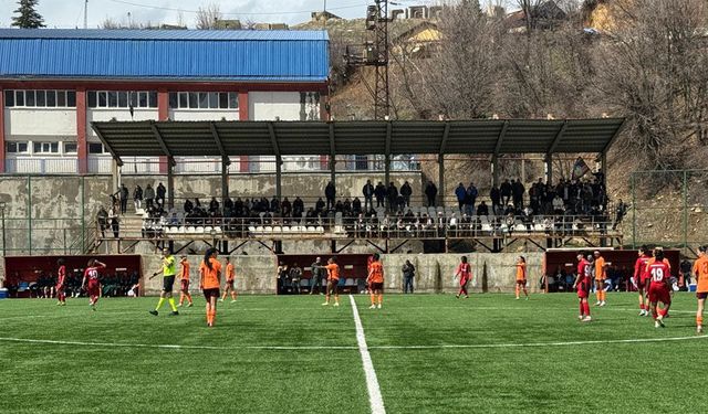 Yüksekova Spor sahasında Trabzonspor ile berabere kaldı
