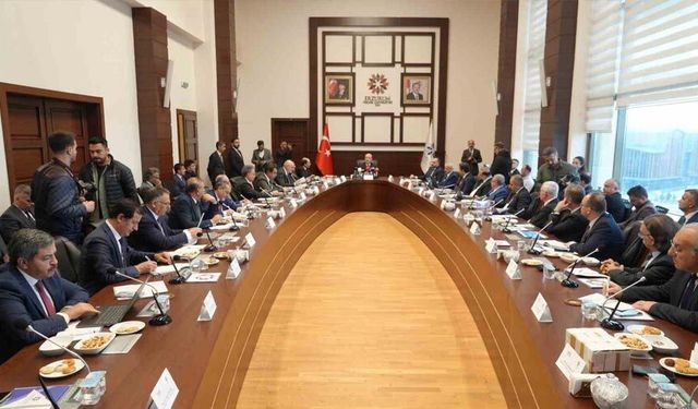 Özvar: "Toplumun ihtiyaçlarını dikkate almayan bir üniversite anlayışı yok"