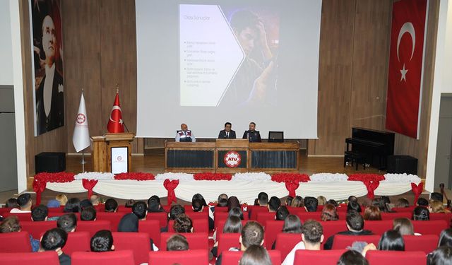 ATÜ’de öğrenciler İBAN dolandırıcılığına karşı bilgilendirildi
