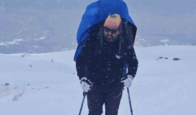 Vanlı dağcı, Ağrı Dağı zirvesine tek başına tırmandı