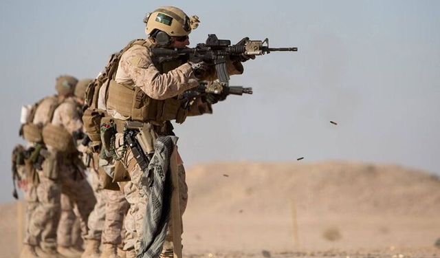 ABD özel kuvvetleri çöllere indi, Irak ordusu ile çatıştı