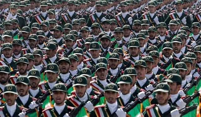 Savaş devam ederken İran'dan tartışma yaratan karar!