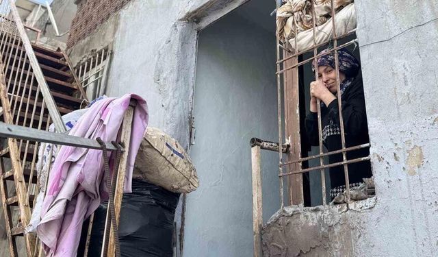 Şiddet ve kuma gerçeğine rağmen 4 çocuğu için mücadele ediyor