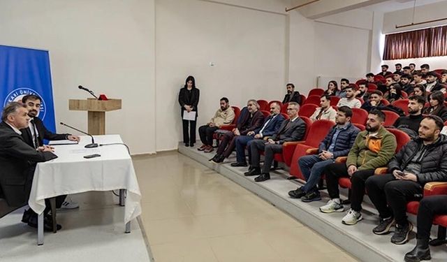 Hakkari’de “Hayaller Tecrübe ile Buluşuyor” Söyleşisi Düzenlendi