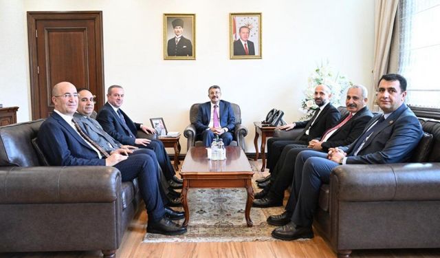 Hakkari Heyetinden İçişleri Bakanlığına Atanan Ali Çelik’e "Hayırlı Olsun" Ziyareti