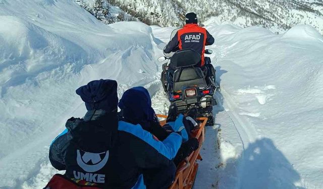 Ovacık’ta karla mücadelede zamanla yarış: 2 hastaya zorlu şartlarda müdahale