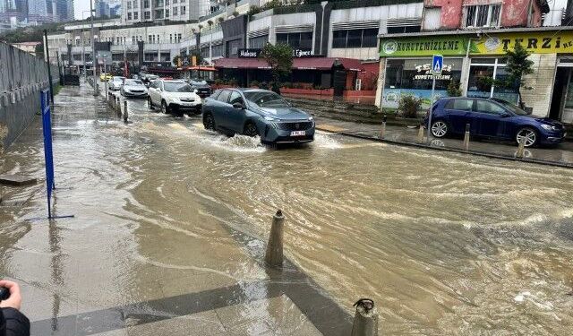 Sarıyer’de rögarlar taştı: Bir iş yerini su bastı, dükkan sahibi İSKİ’ye tepki gösterdi