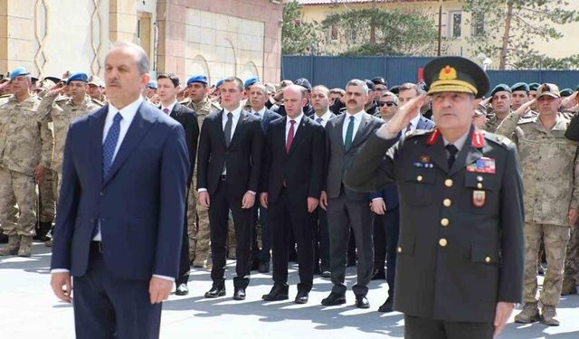 Hakkâri’nin kurtuluşu törenlerle kutlandı