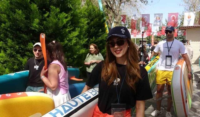 Seyhan Nehri’nde "Su Korteji" renkli görüntülere sahne oldu