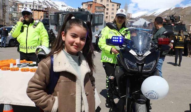 Hakkari’de Polis Haftası etkinliğine yoğun ilgi