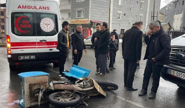 Hakkari’de minibüs ile motosiklet çarpıştı!