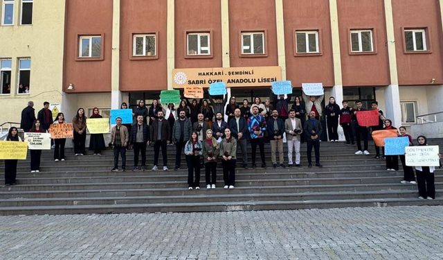 Şemdinli’de Öğrenciler, Şiddete Karşı Öğretmenlerine Destek Verdi