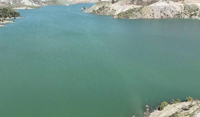 Tarihi Altınlı Köprü baraj sularında kayboldu