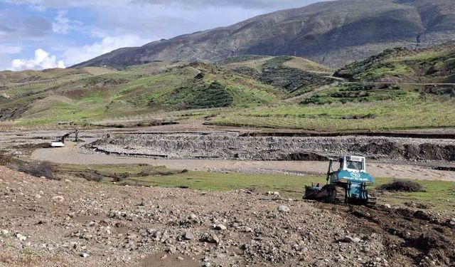Siirt’te taşkın riskine karşı müdahale çalışmaları sürüyor