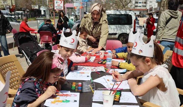 Tunceli Türk Kızılay’ından çocuklara şenlik, büyüklere bağış etkinliği