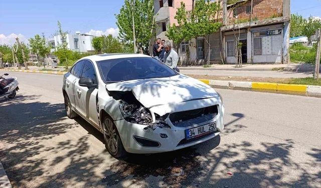 Aracın önünü keserek sürücüyü darp ettiler