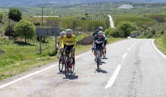 Mersin’de 120 sporcu 126 kilometrelik etapta yarıştı