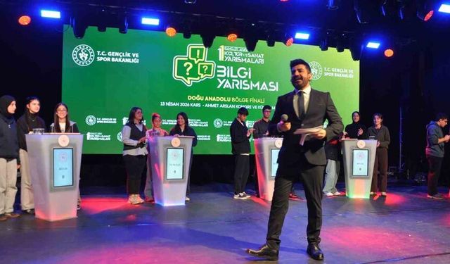 Kars’ta genç yetenekler sahne aldı: Bölge finalinde kültür ve sanat rüzgarı